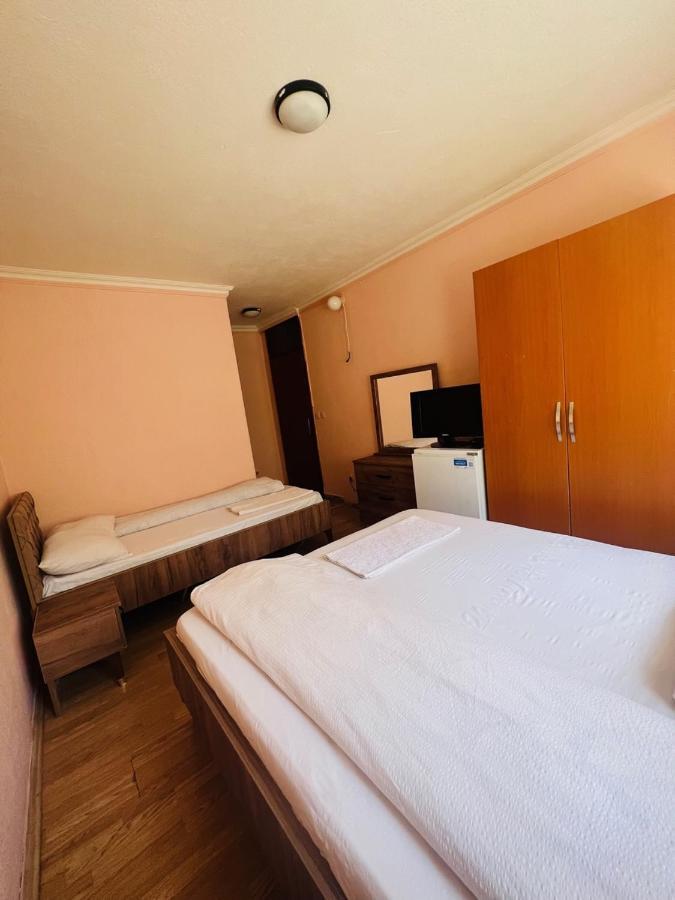 Guest House Velania Prishtinë Luaran gambar