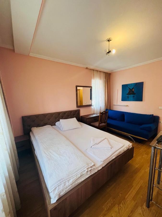 Guest House Velania Prishtinë Luaran gambar